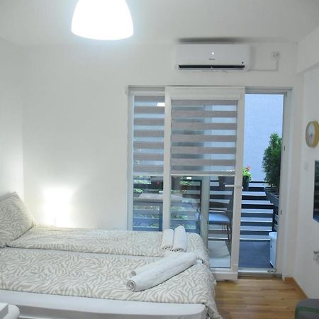 Dekart 2 Apartment Ni Eksteriør billede