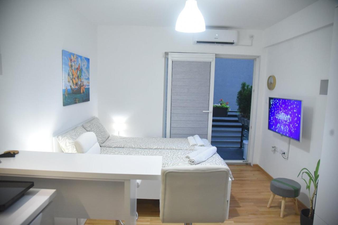 Dekart 2 Apartment Ni Eksteriør billede