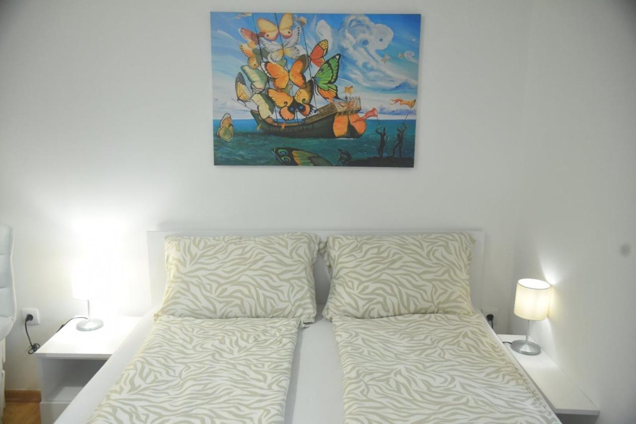 Dekart 2 Apartment Ni Eksteriør billede