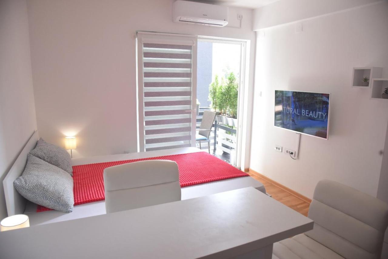 Dekart 2 Apartment Ni Eksteriør billede