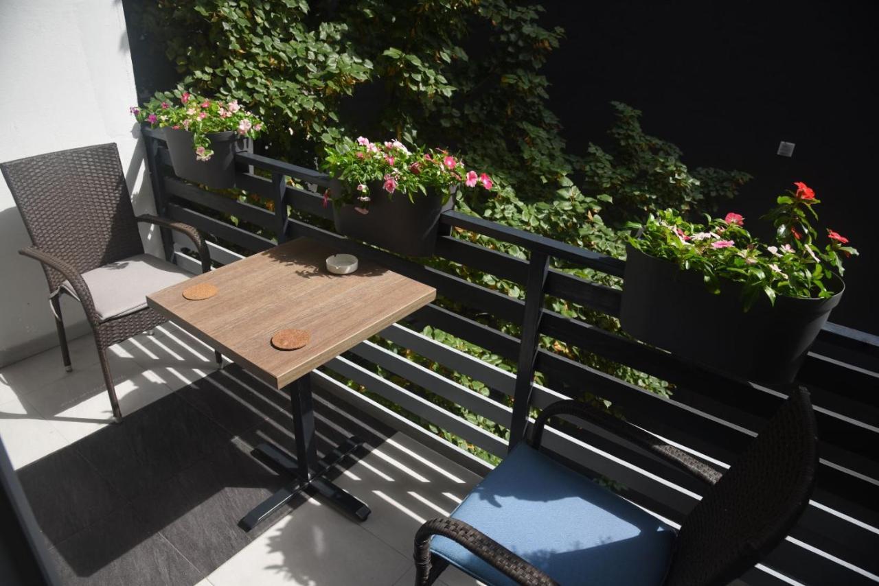 Dekart 2 Apartment Ni Eksteriør billede