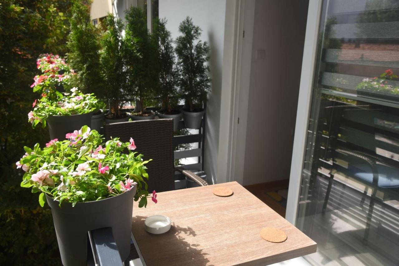 Dekart 2 Apartment Ni Eksteriør billede